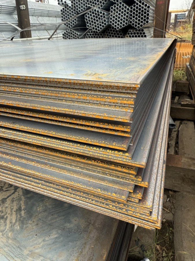 Лист стальной горячекатаный на складе в Нижнем Новгороде